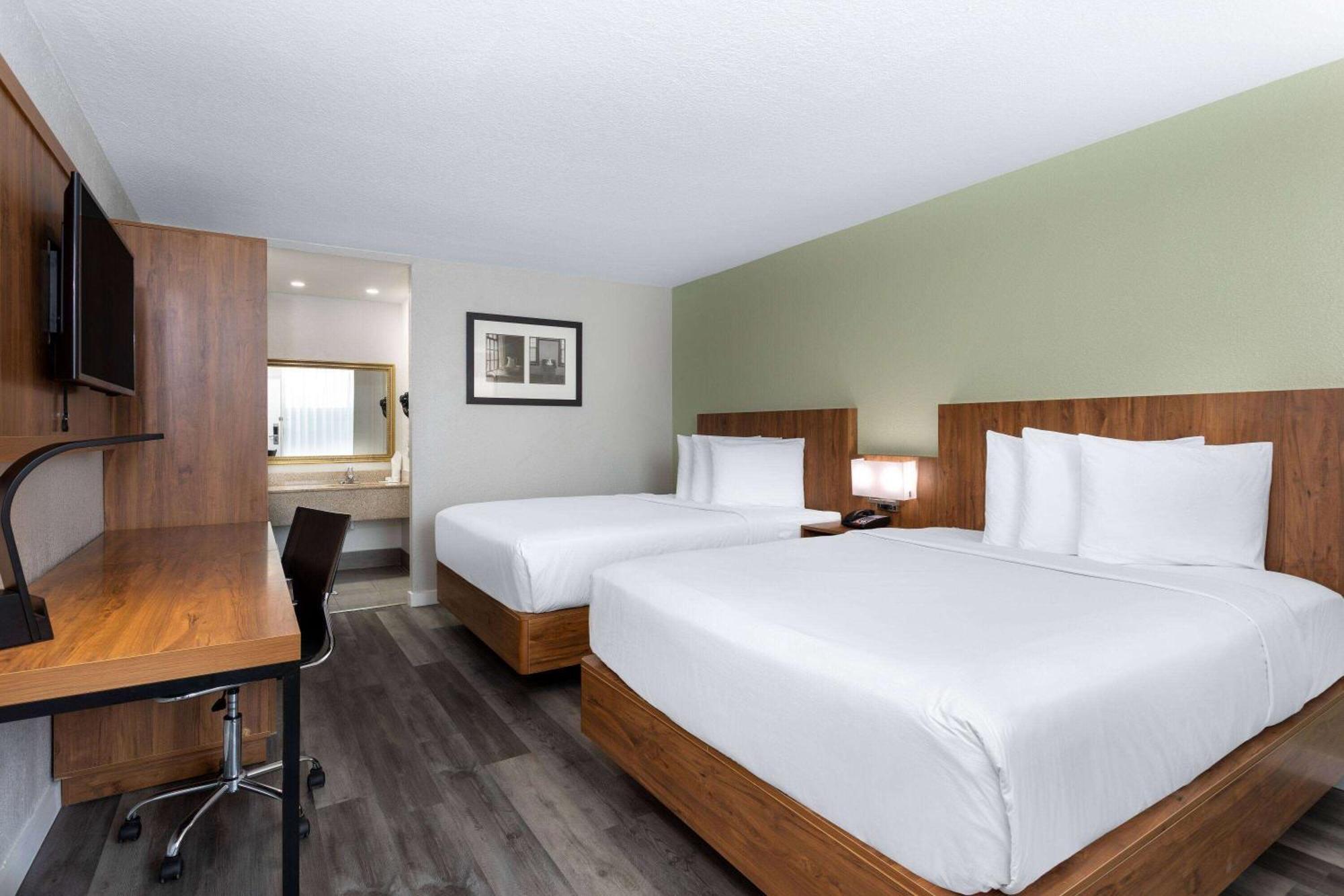Отель Ramada By Wyndham Altamonte Springs Near I-4 Экстерьер фото