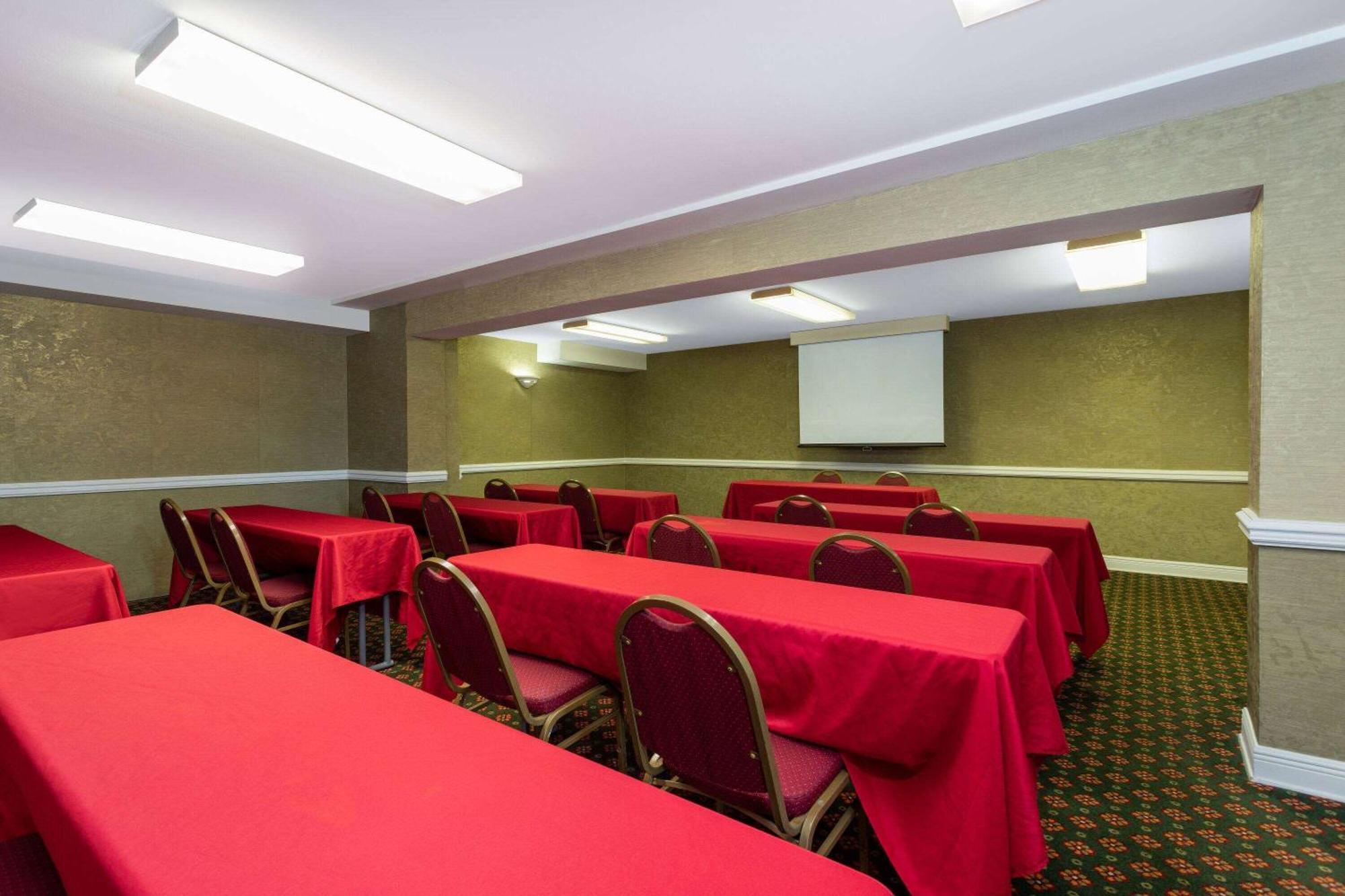 Отель Ramada By Wyndham Altamonte Springs Near I-4 Экстерьер фото