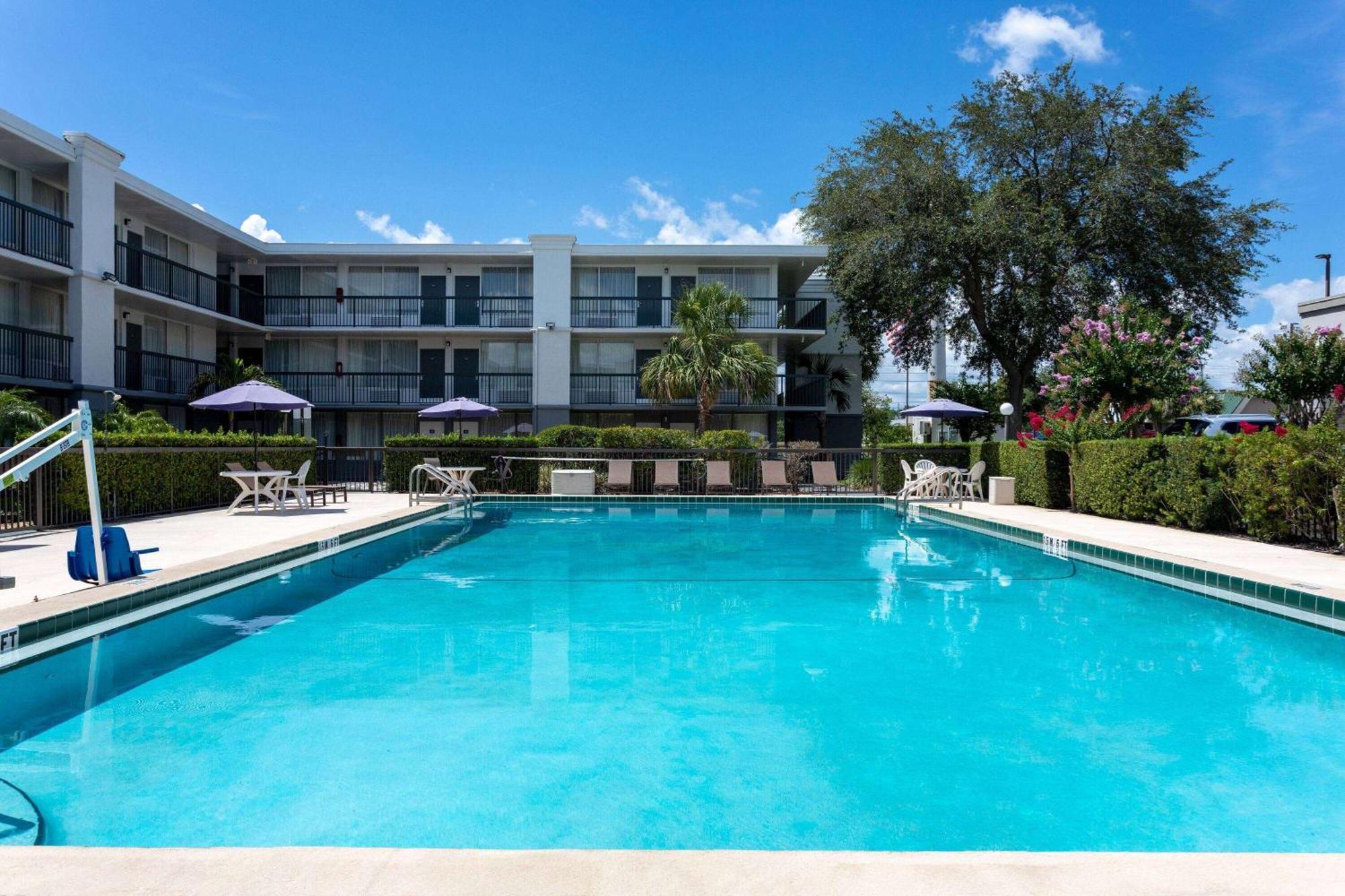 Отель Ramada By Wyndham Altamonte Springs Near I-4 Экстерьер фото