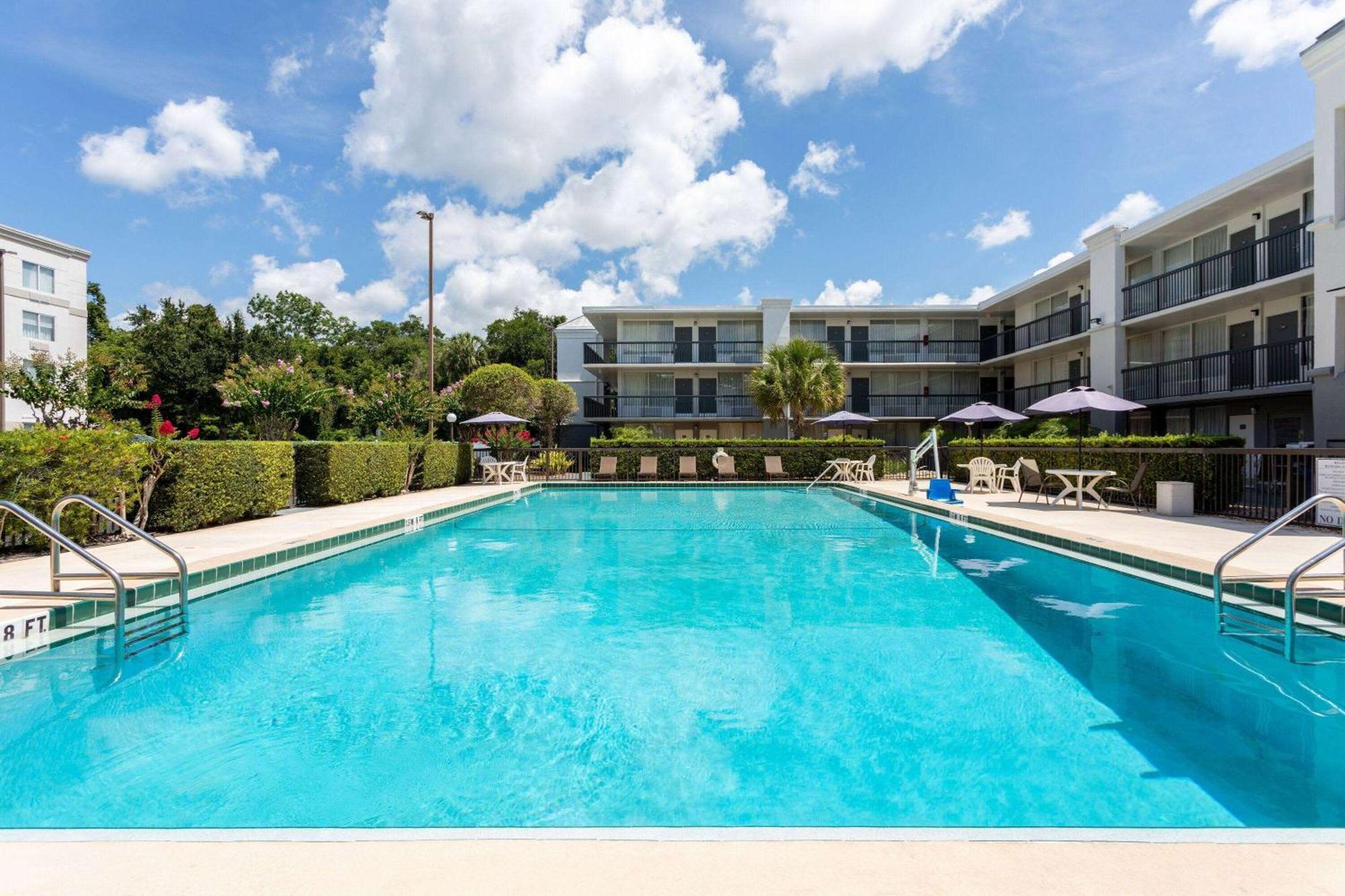 Отель Ramada By Wyndham Altamonte Springs Near I-4 Экстерьер фото