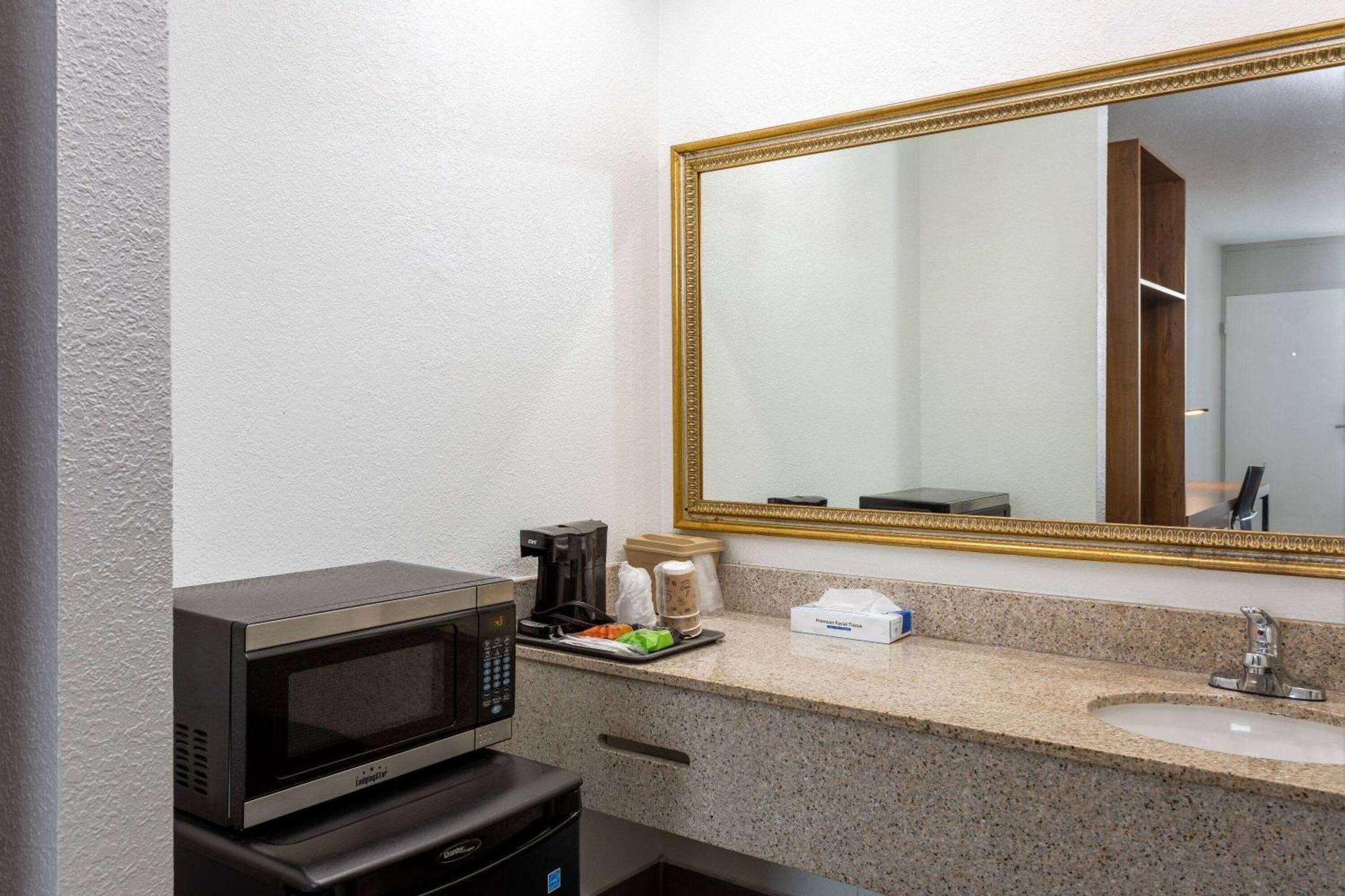 Отель Ramada By Wyndham Altamonte Springs Near I-4 Экстерьер фото